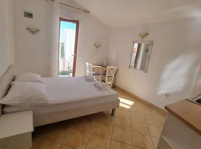 Toni Poce 2 Apartment *